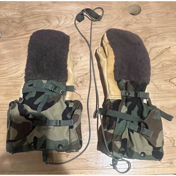 US Military Extreme Cold Weather Mittens Gloves Mens Medium - Picture 1 of 4
